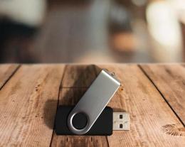 Pendrive Giratorio 